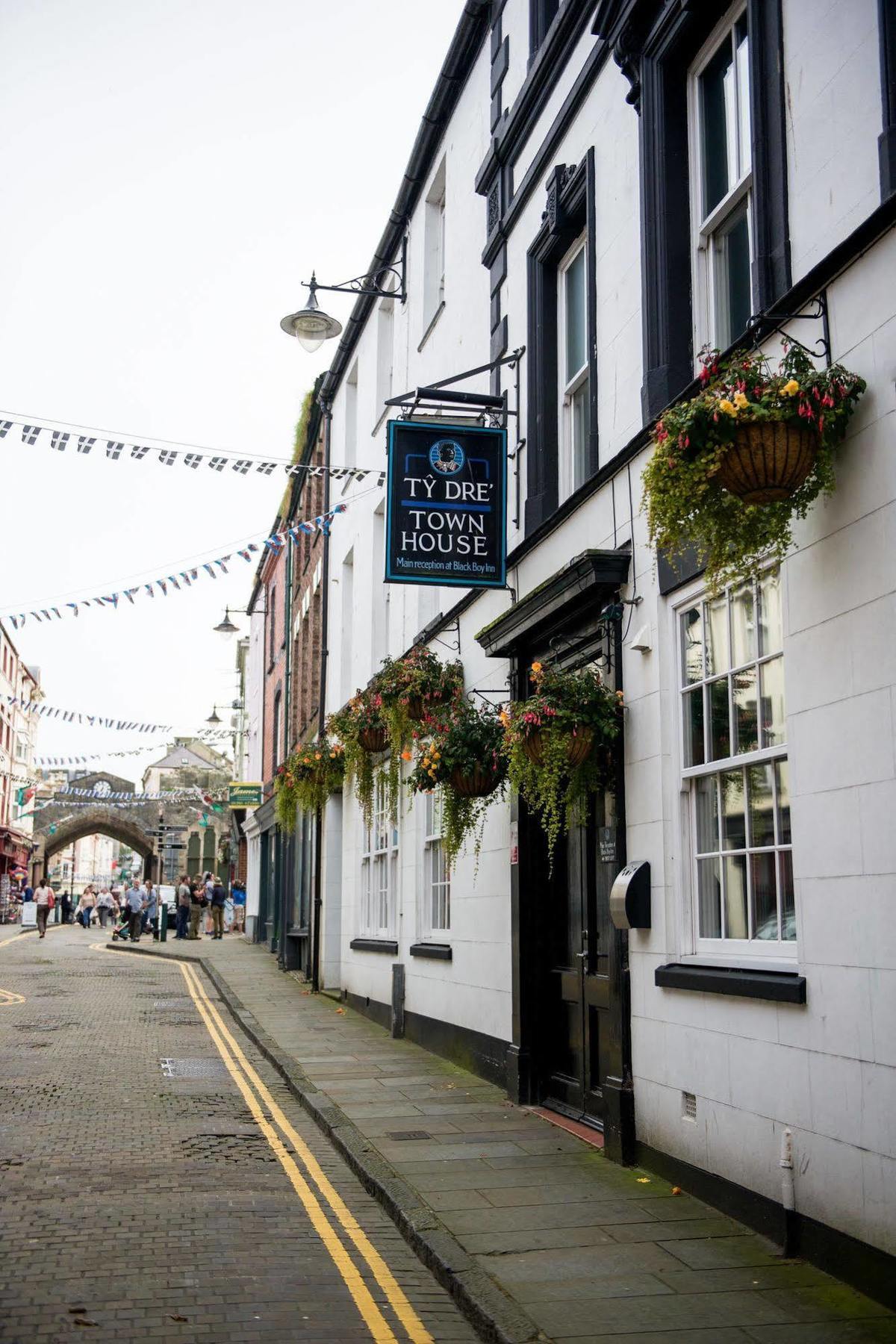 Ty Dre Town House Hotel Caernarfon Bagian luar foto